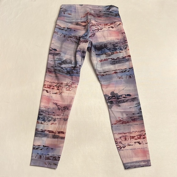 34. Lululemon Wunder Under HR Crop 23” Sunrise Silhouette Multi - Picture 3 of 5
